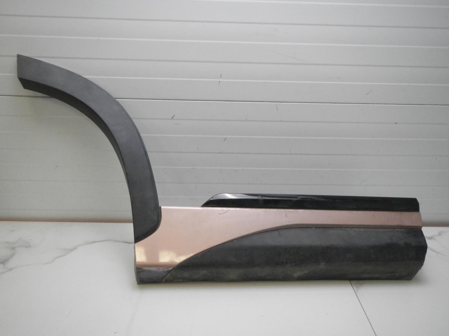 Молдинг задней правой двери