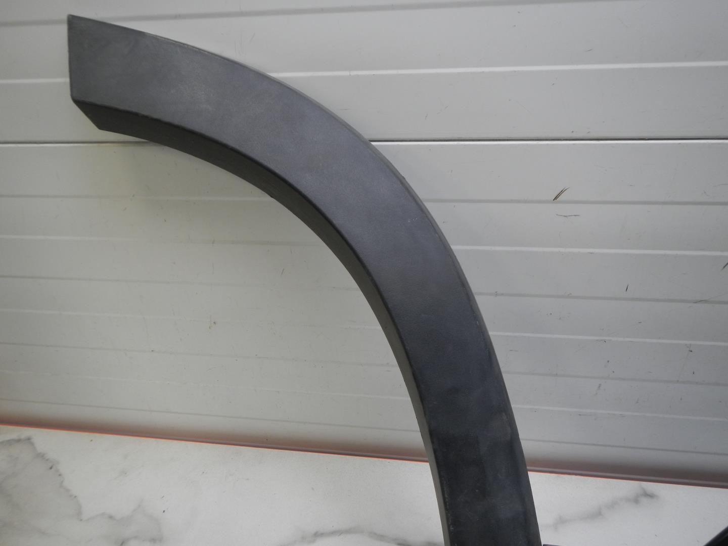 Молдинг задней правой двери