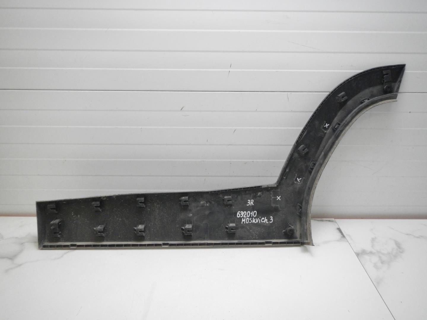 Молдинг задней правой двери