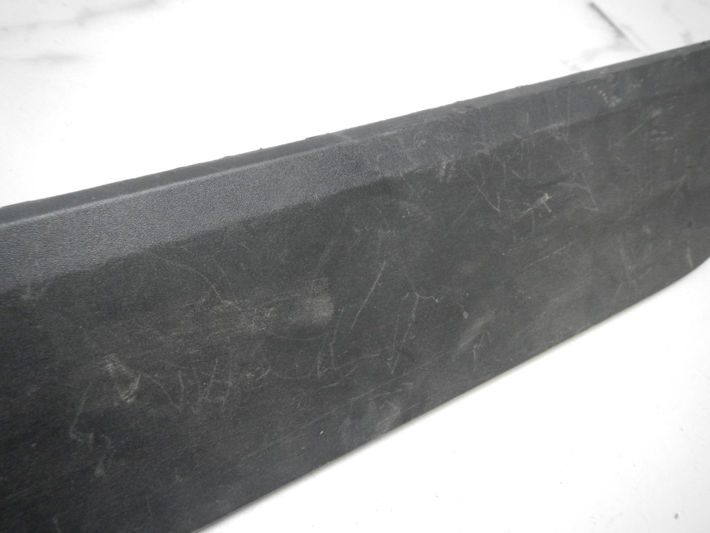 Молдинг задней левой двери