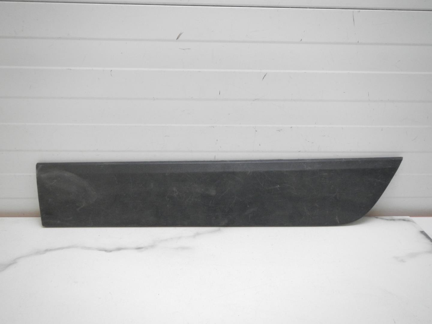 Молдинг задней левой двери