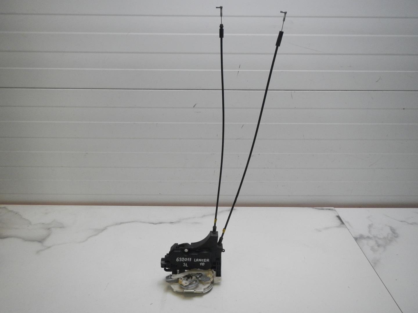 Замок двери задней левой