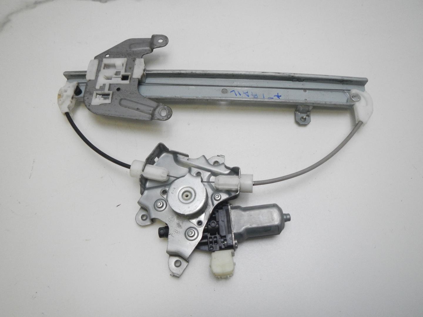 Стеклоподъемник электр. задний правый