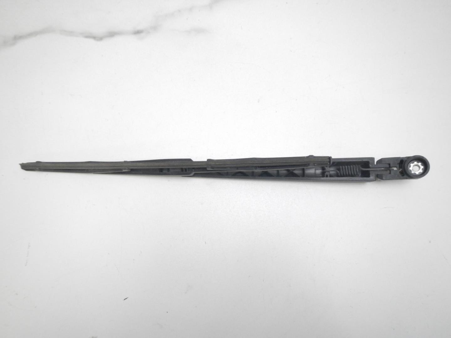 Поводок стеклоочистителя заднего