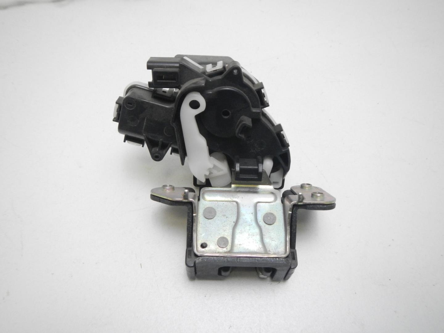 Замок багажника