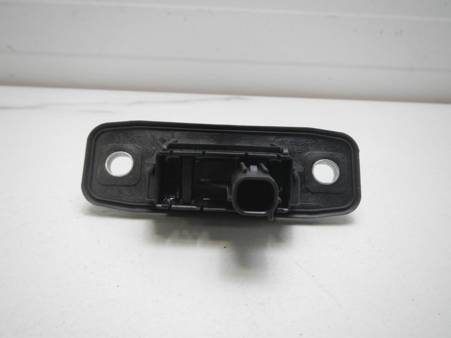 Кнопка открывания багажника