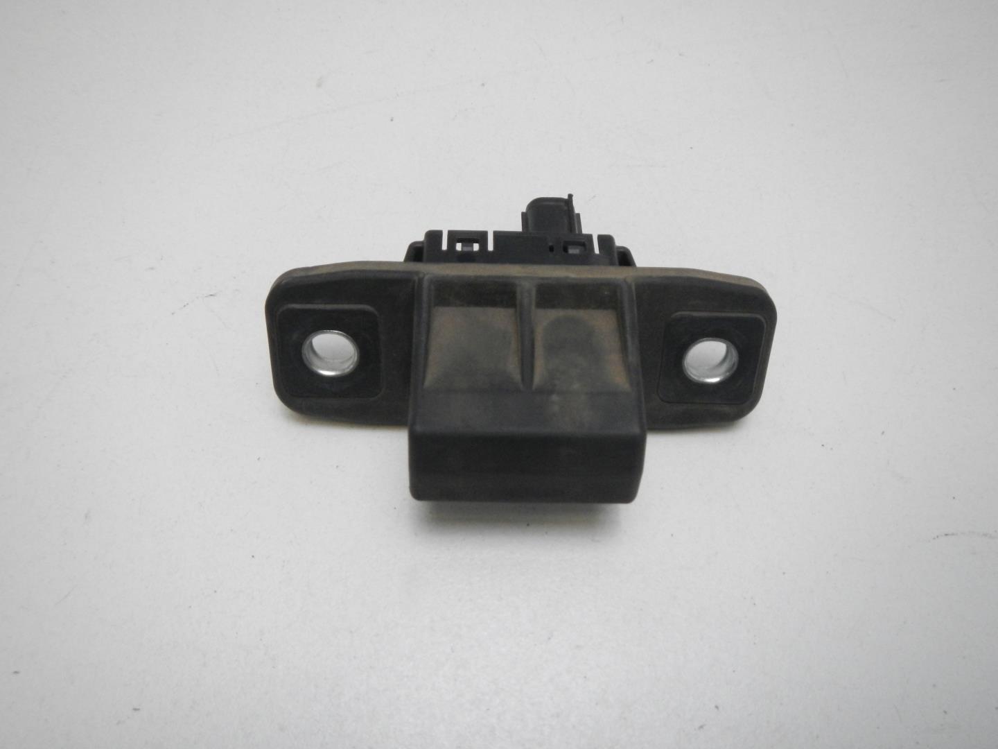 Кнопка открывания багажника