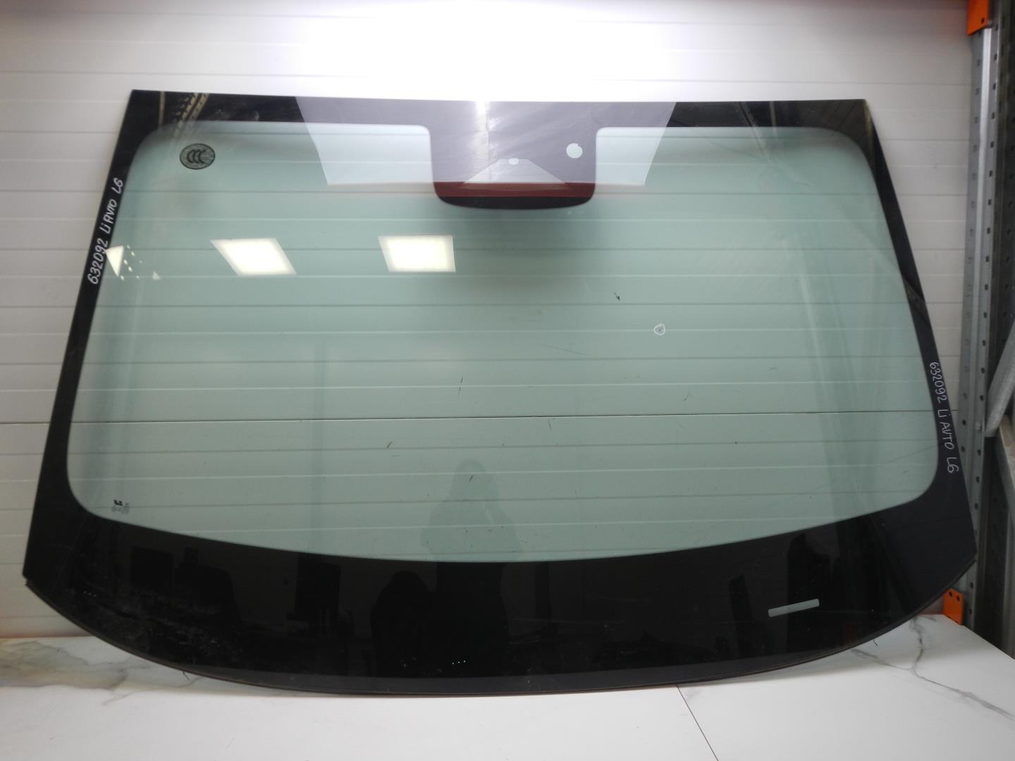 Стекло лобовое (ветровое)