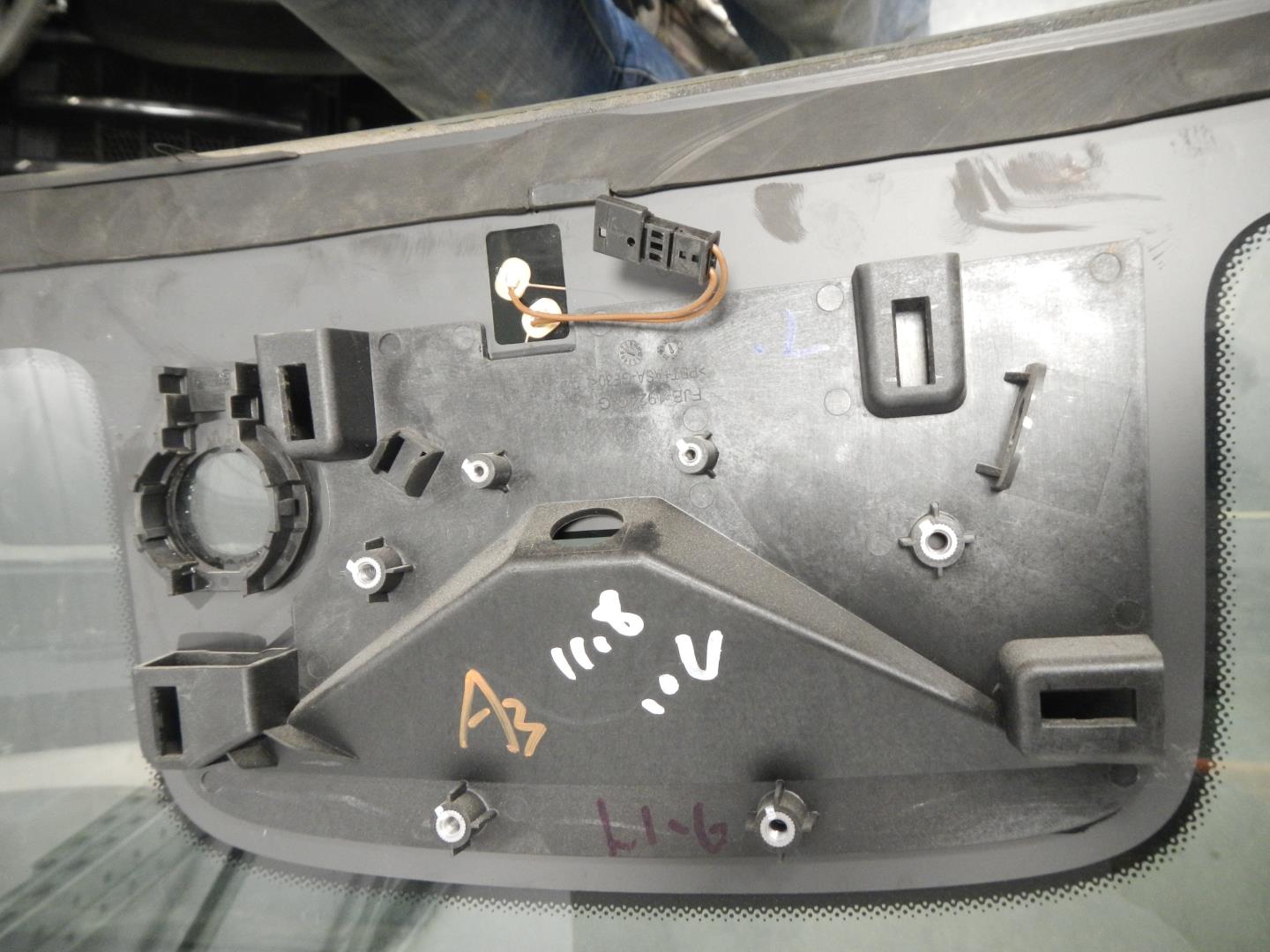 Стекло лобовое (ветровое)