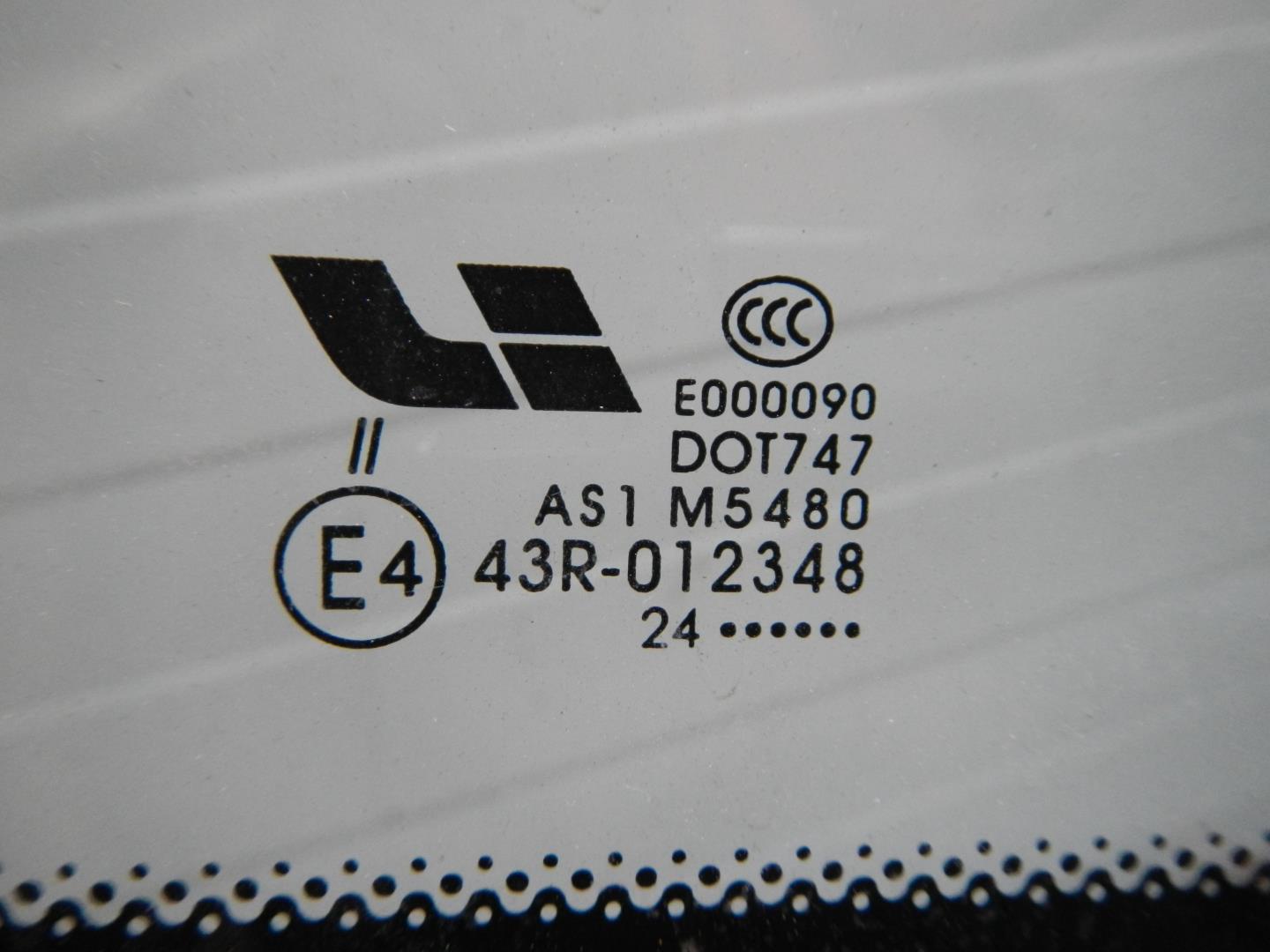 Стекло лобовое (ветровое)