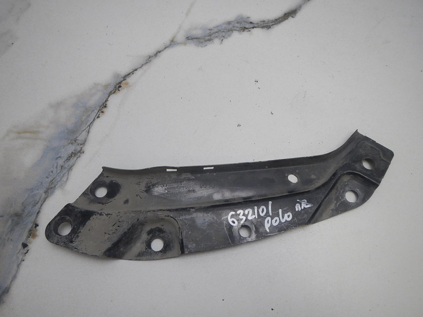 Кронштейн фар правый