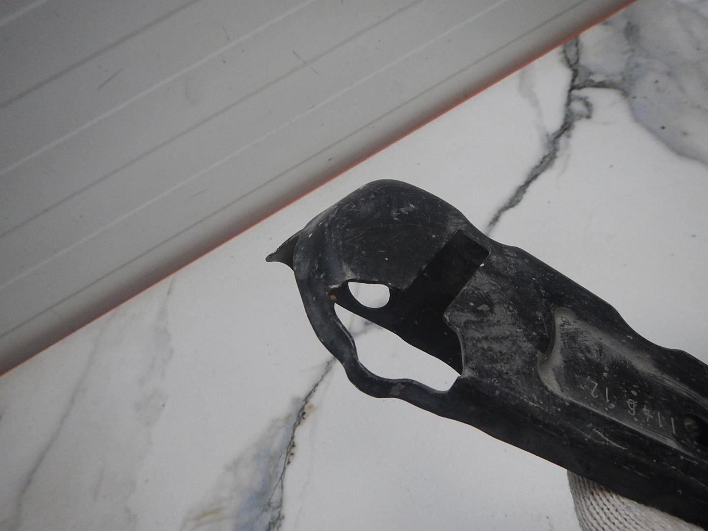 Кронштейн фар левый