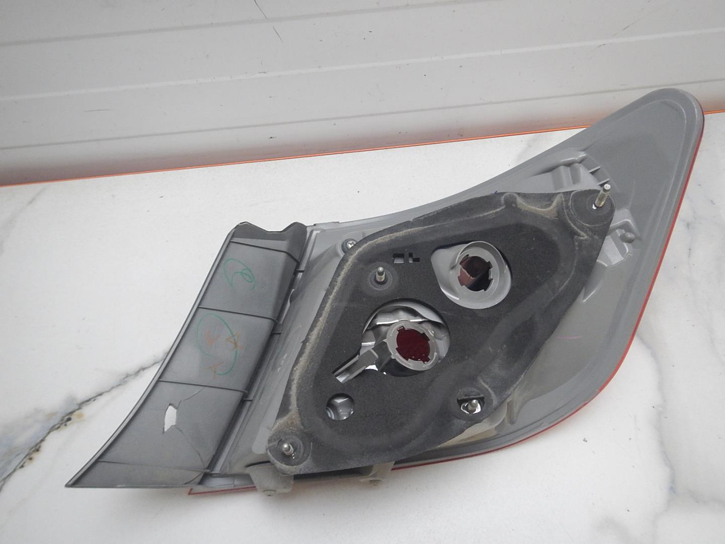 Фонарь задний левый