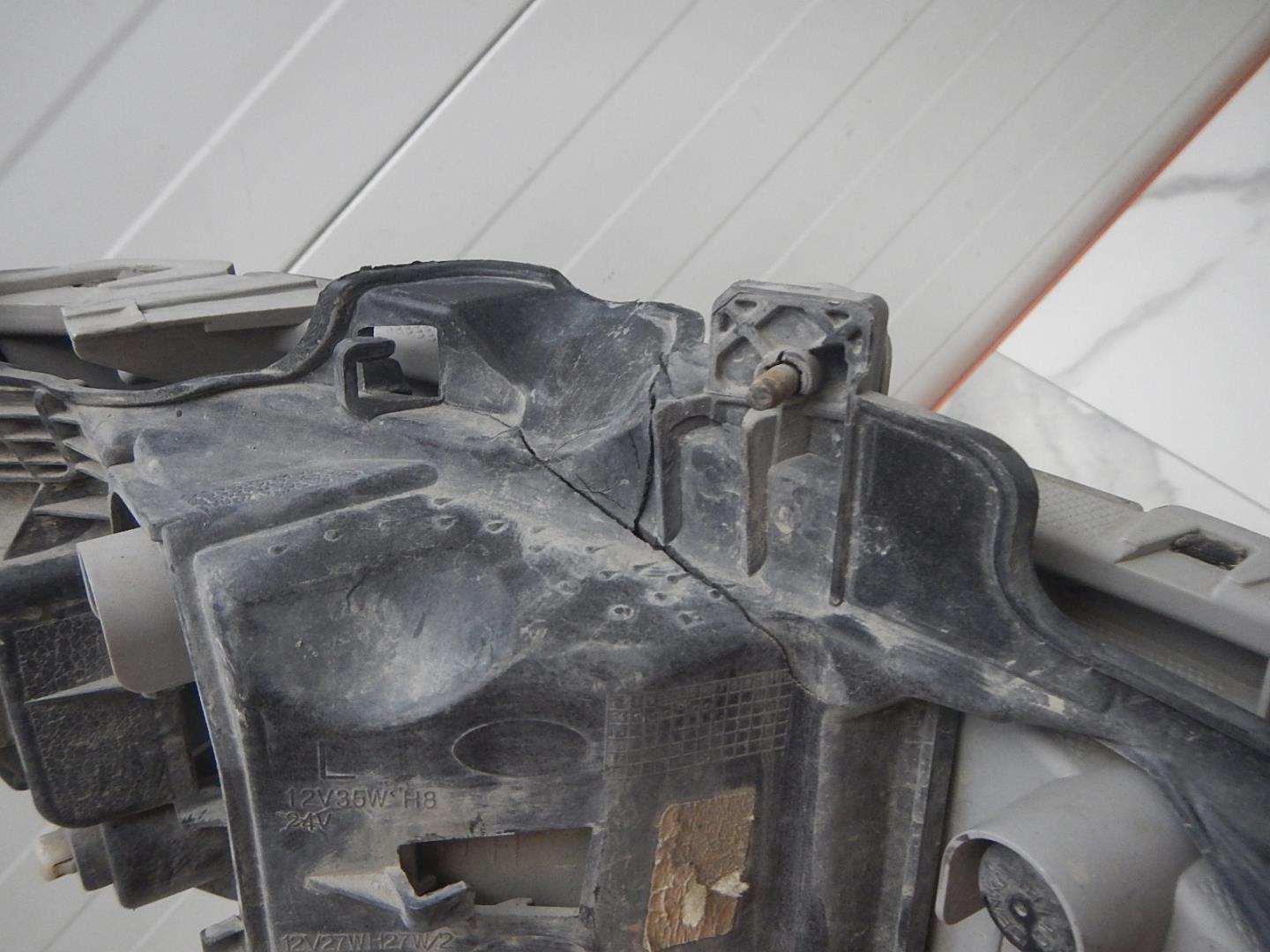 Фара противотуманная левая