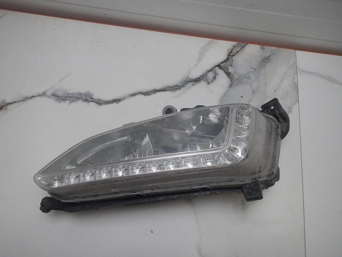 Фара противотуманная левая