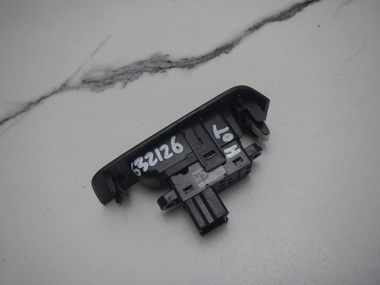 Кнопка стеклоподъемника