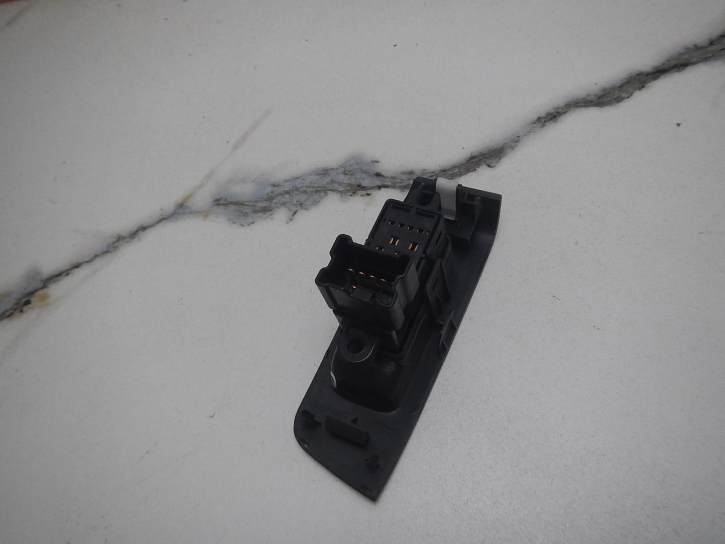 Кнопка стеклоподъемника