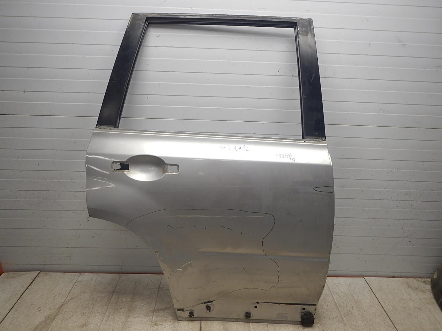 Дверь задняя правая