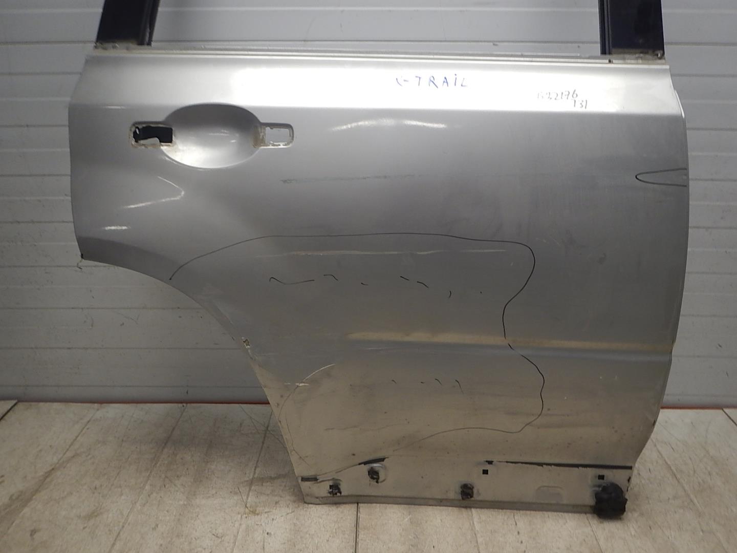 Дверь задняя правая