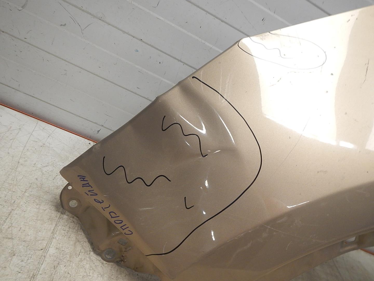 Крыло переднее левое