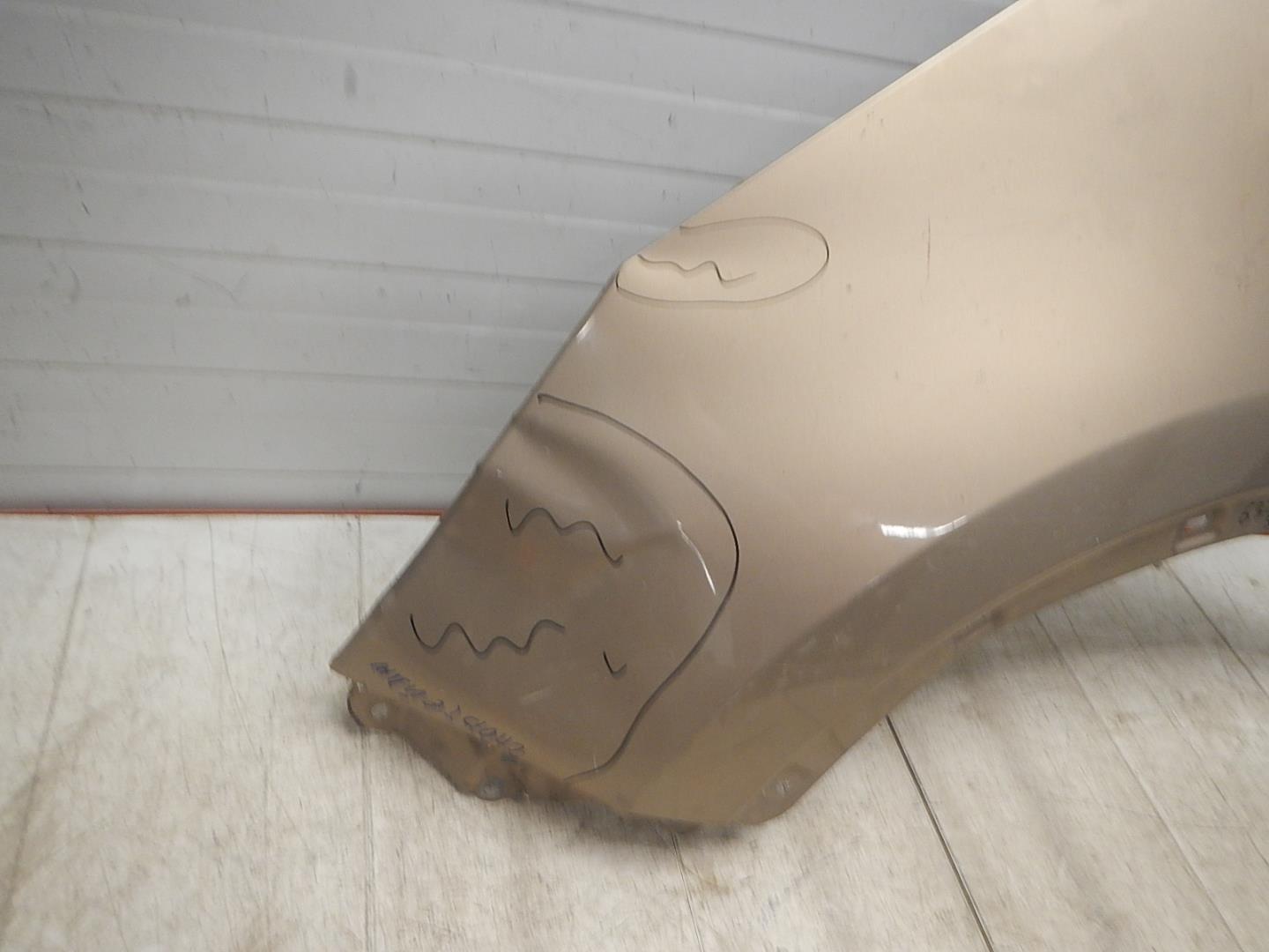 Крыло переднее левое