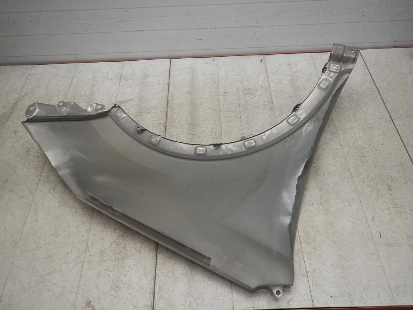 Крыло переднее левое