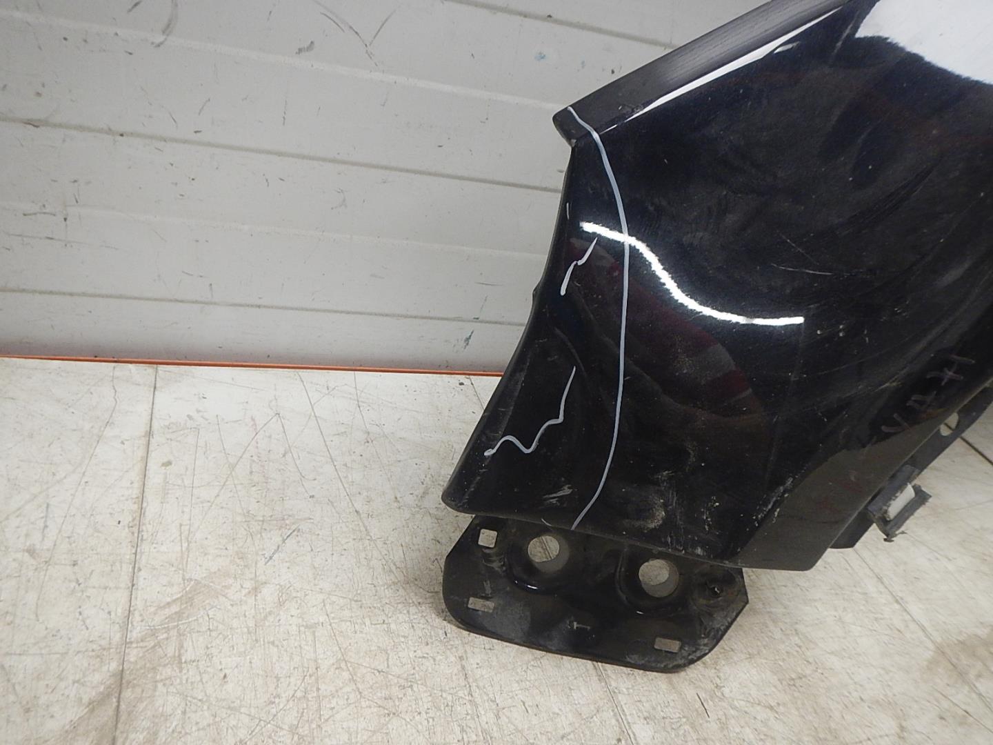 Крыло переднее левое