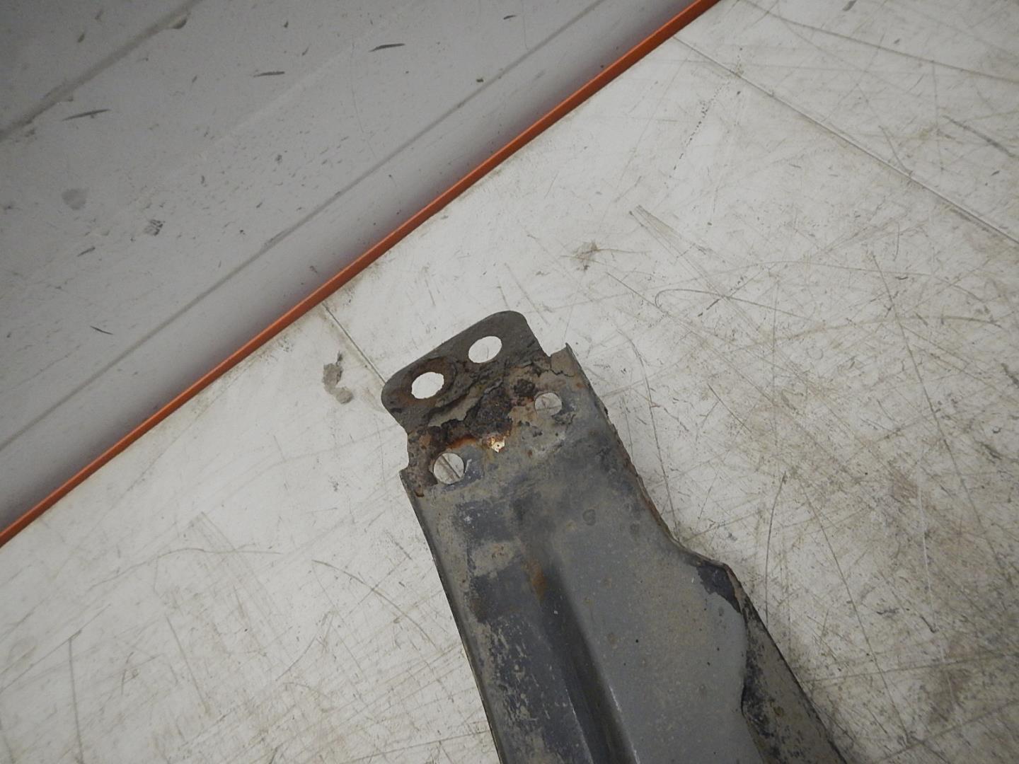 Крыло переднее левое