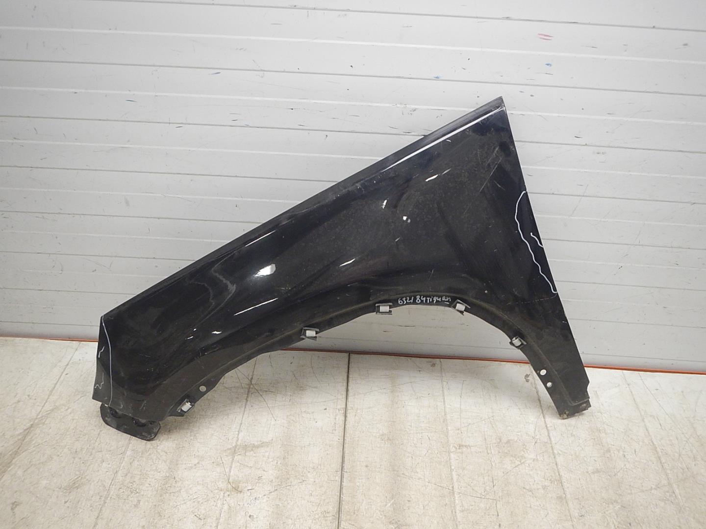 Крыло переднее левое