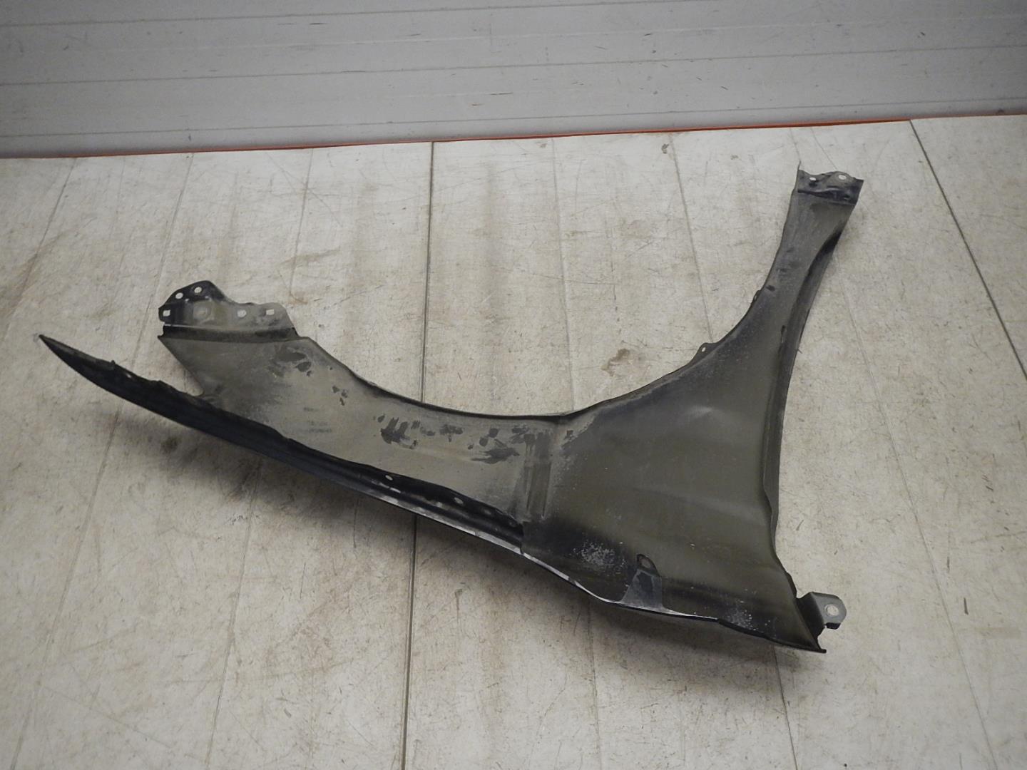 Крыло переднее левое