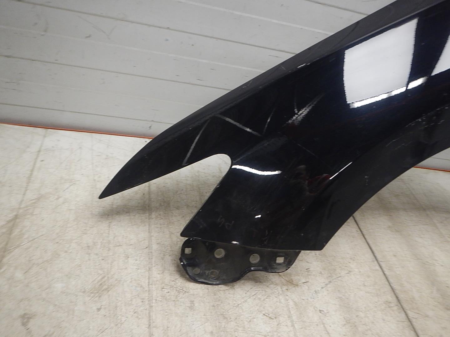 Крыло переднее левое