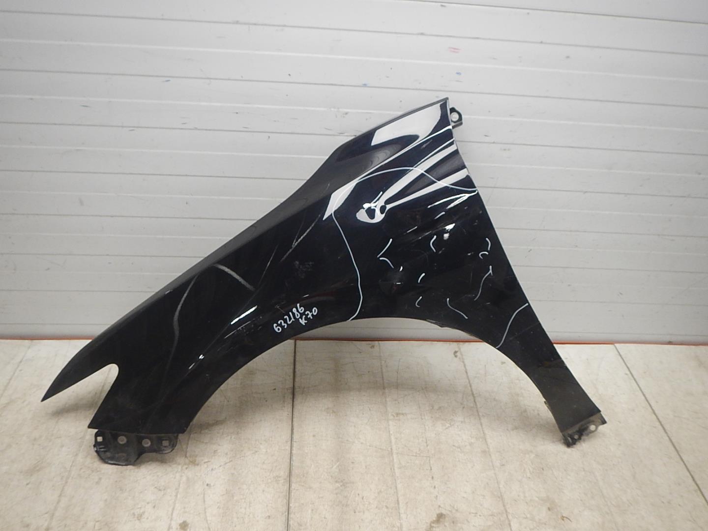 Крыло переднее левое