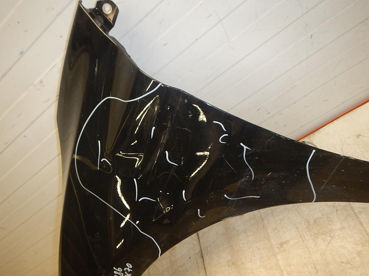 Крыло переднее левое