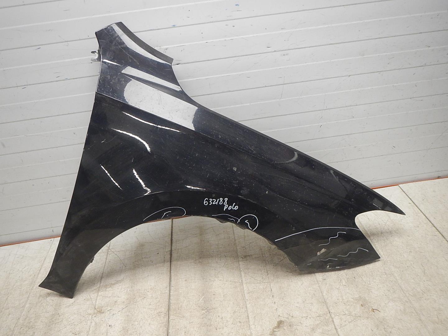 Крыло переднее правое