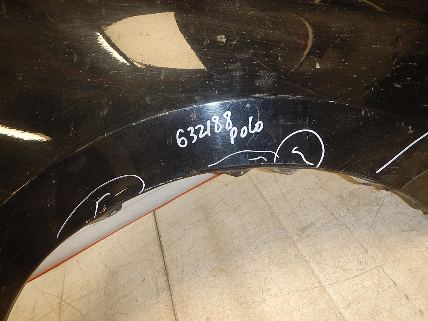 Крыло переднее правое