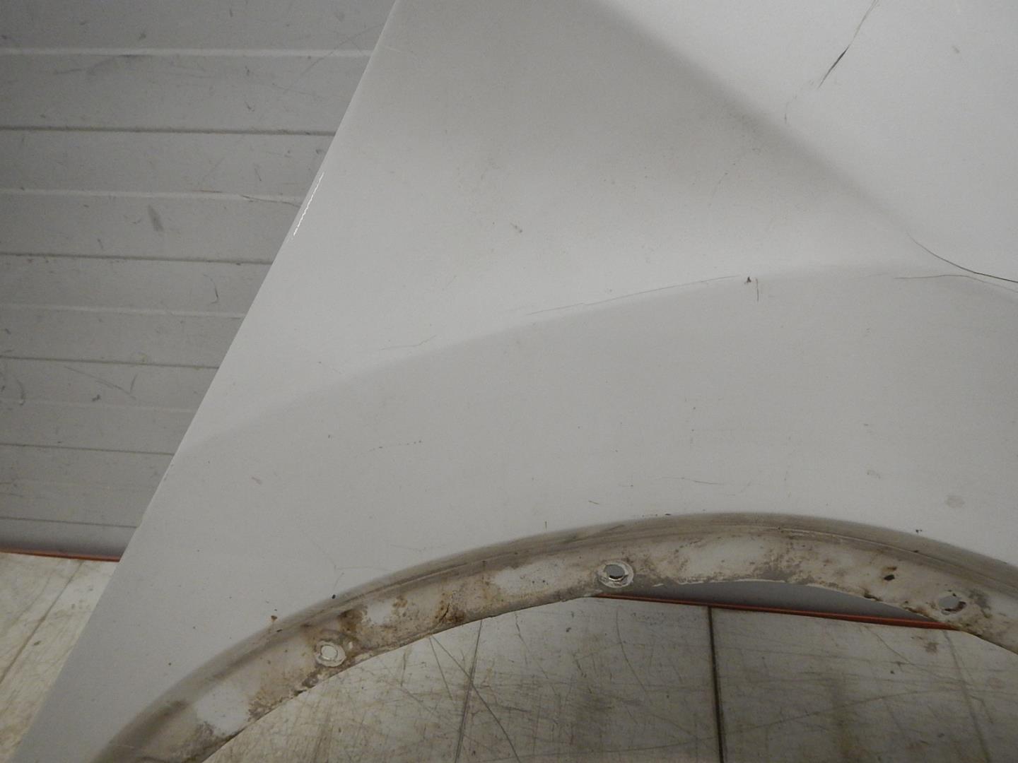 Крыло переднее правое