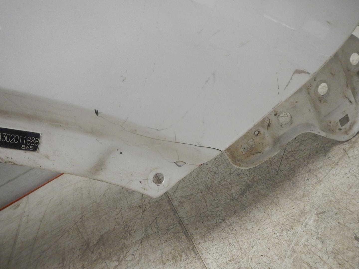 Крыло переднее правое