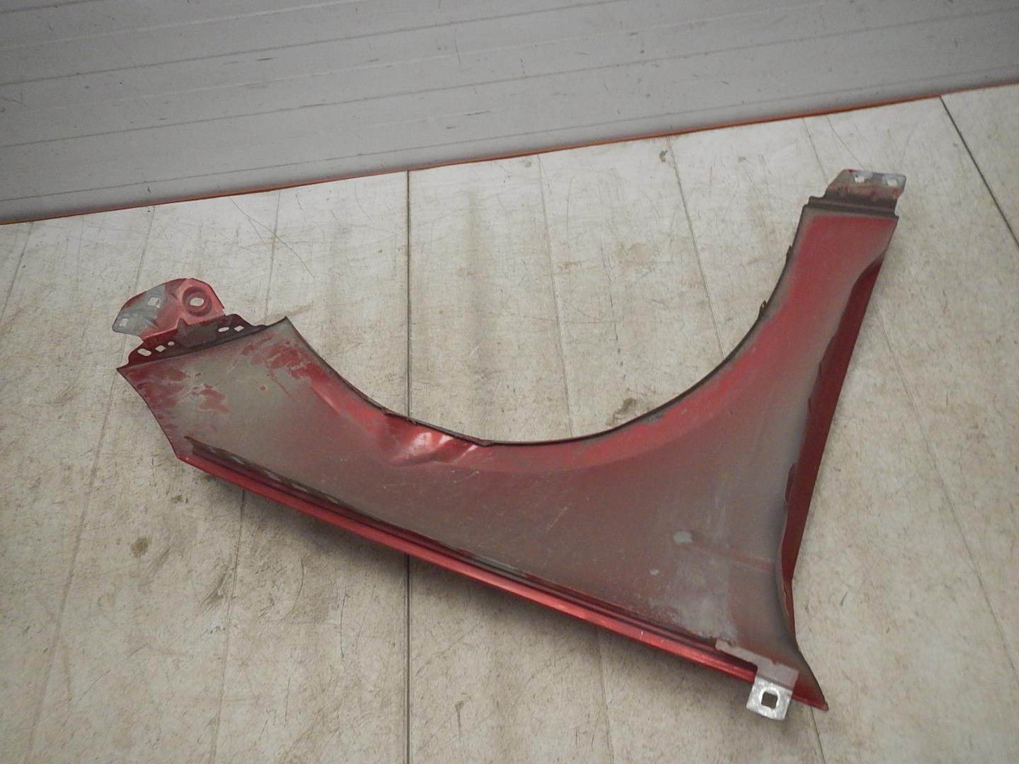 Крыло переднее левое