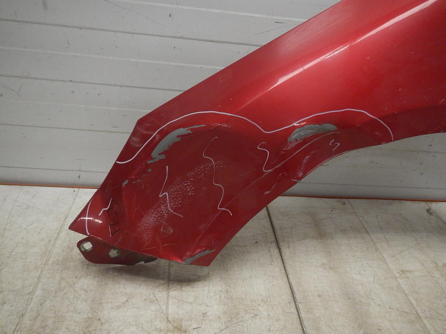 Крыло переднее левое