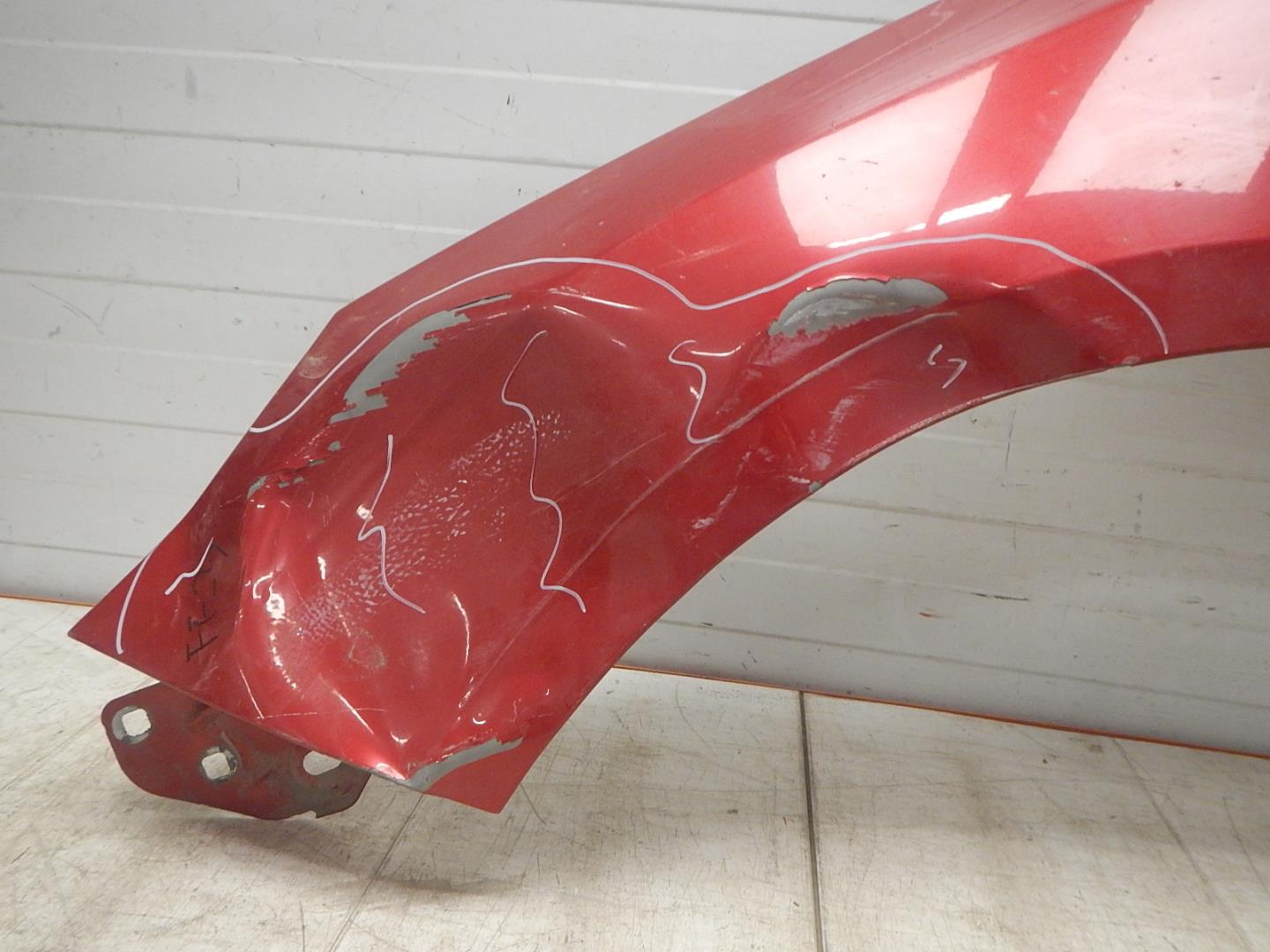 Крыло переднее левое