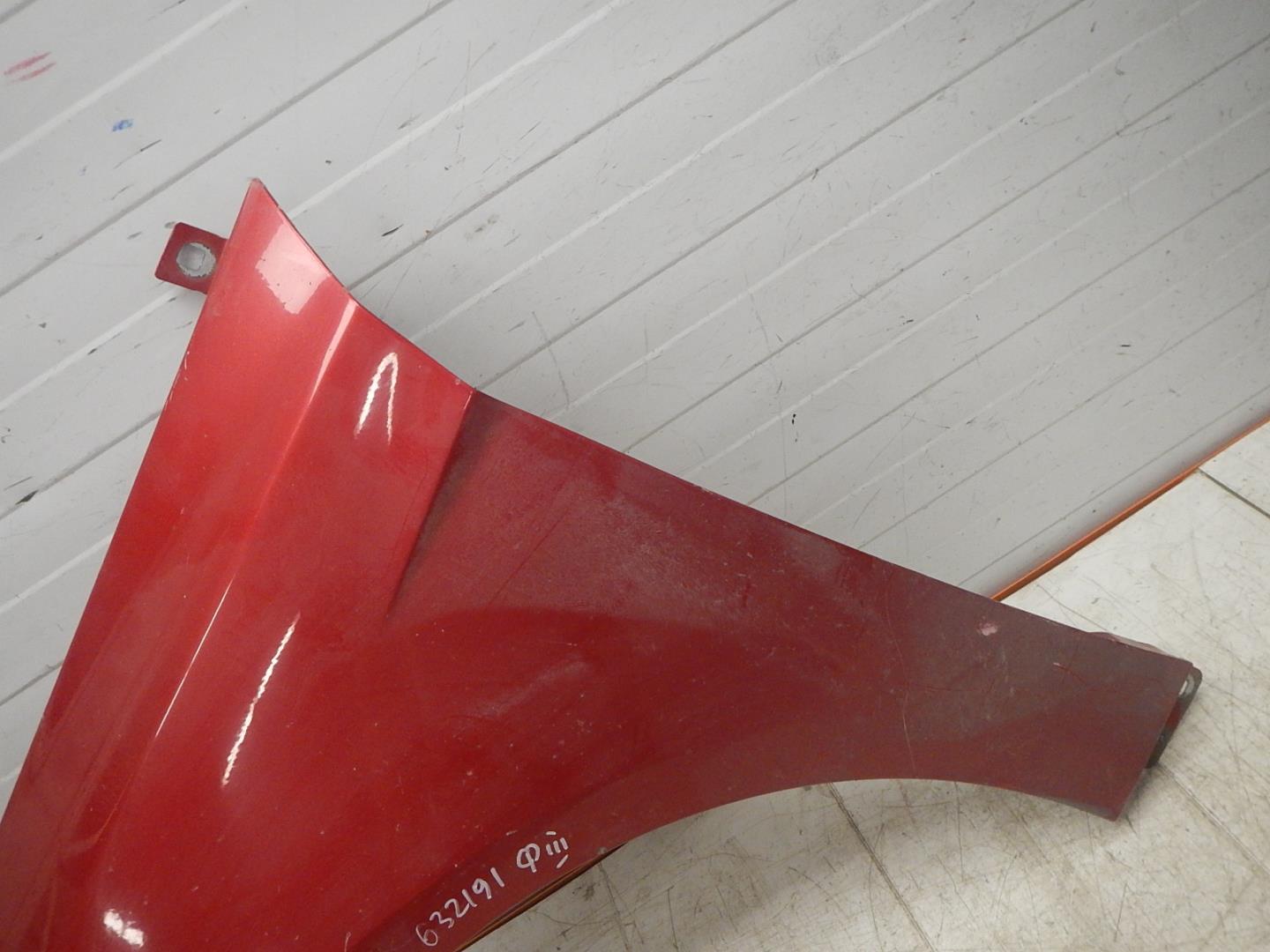 Крыло переднее левое