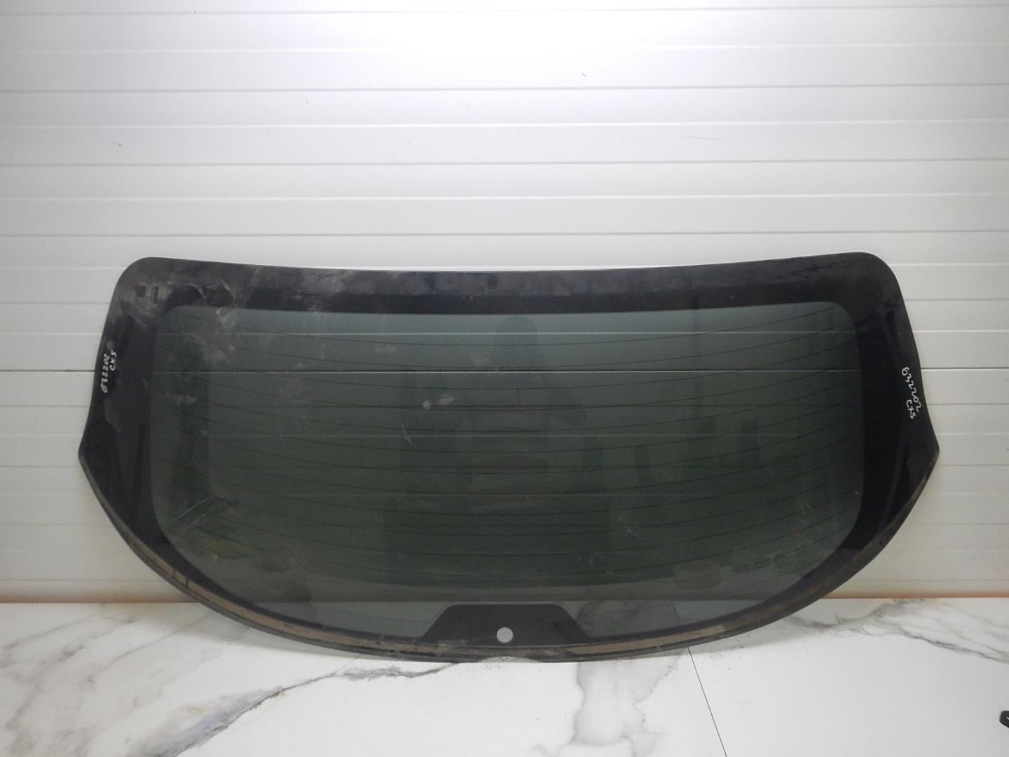 Стекло двери багажника