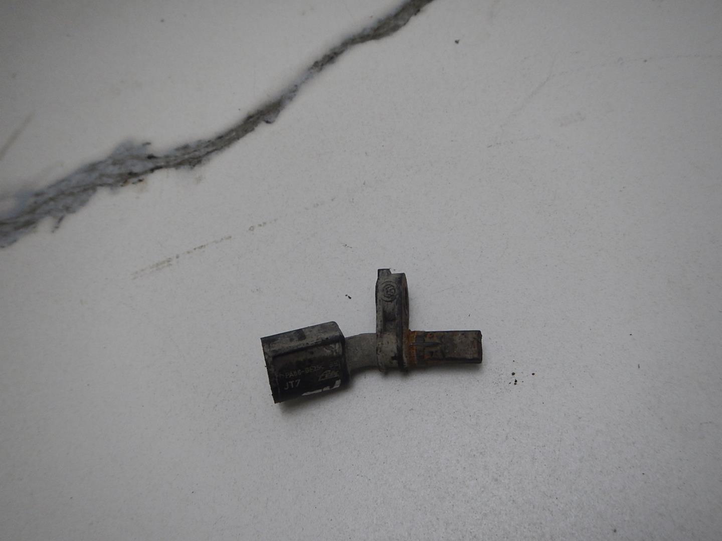 Датчик ABS передний левый