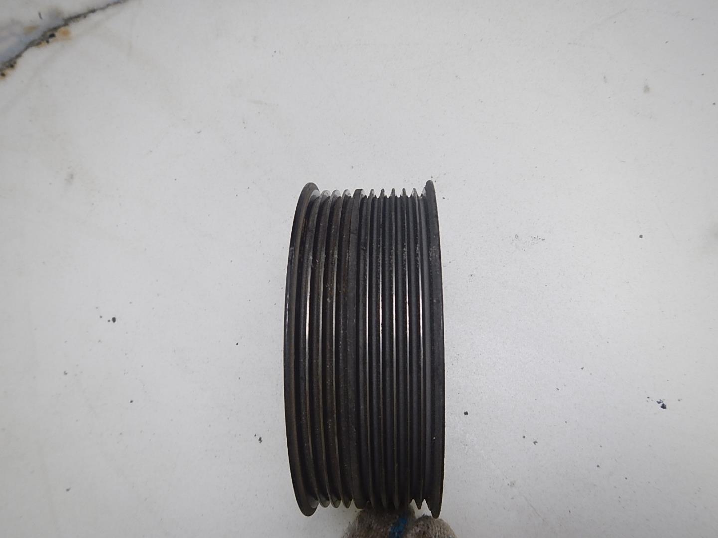 Шкив водяного насоса (помпы)