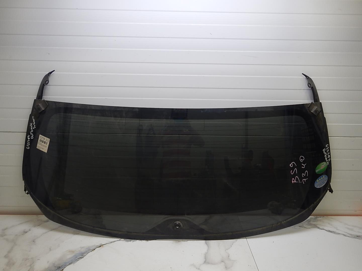 Стекло двери багажника