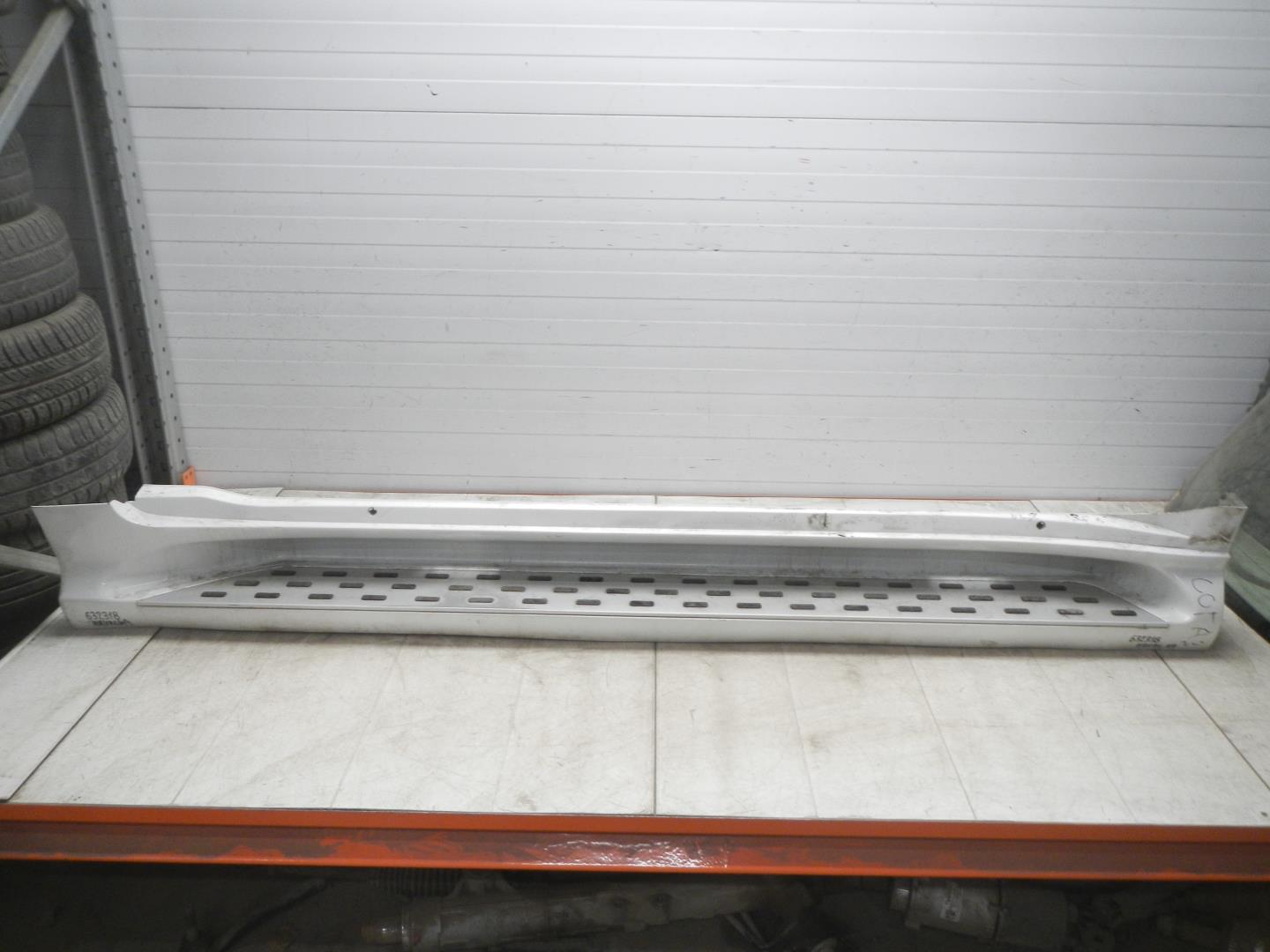 Подножка левая