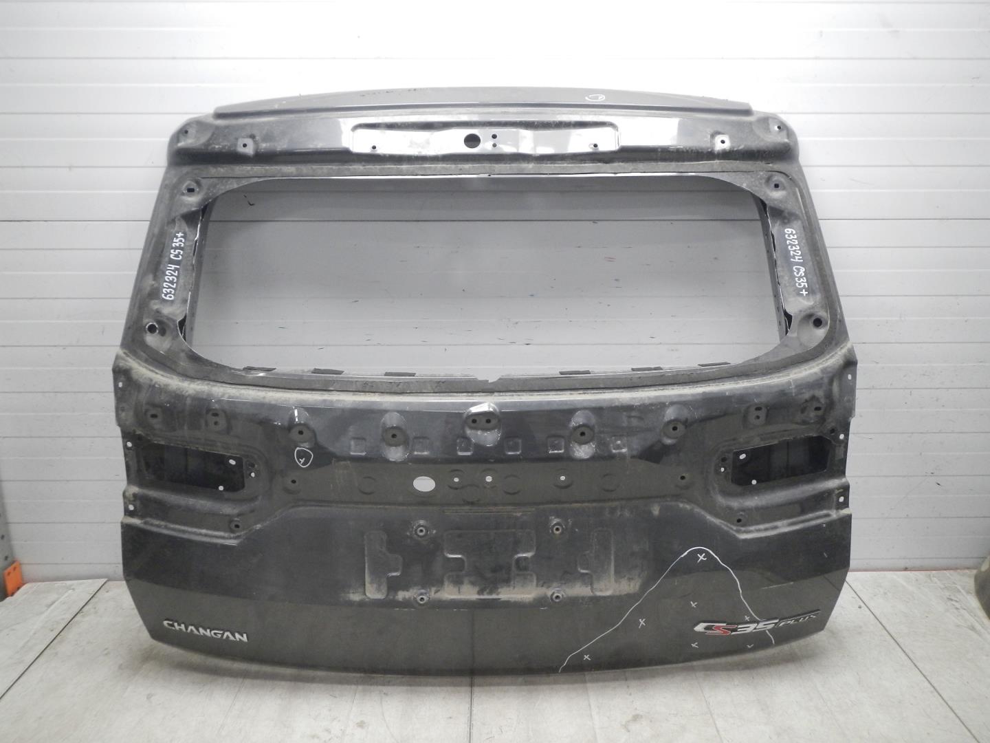 Дверь багажника