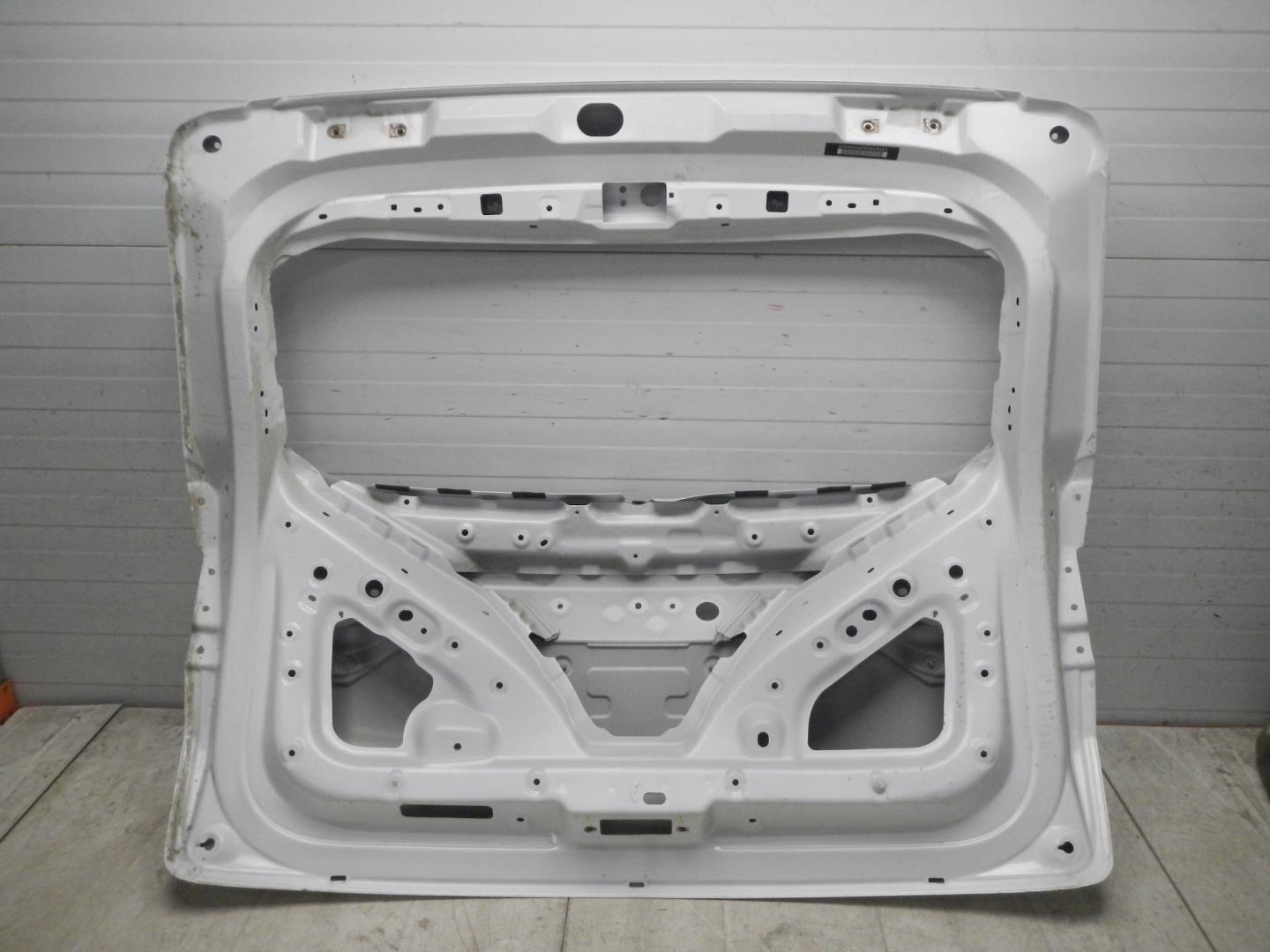 Дверь багажника