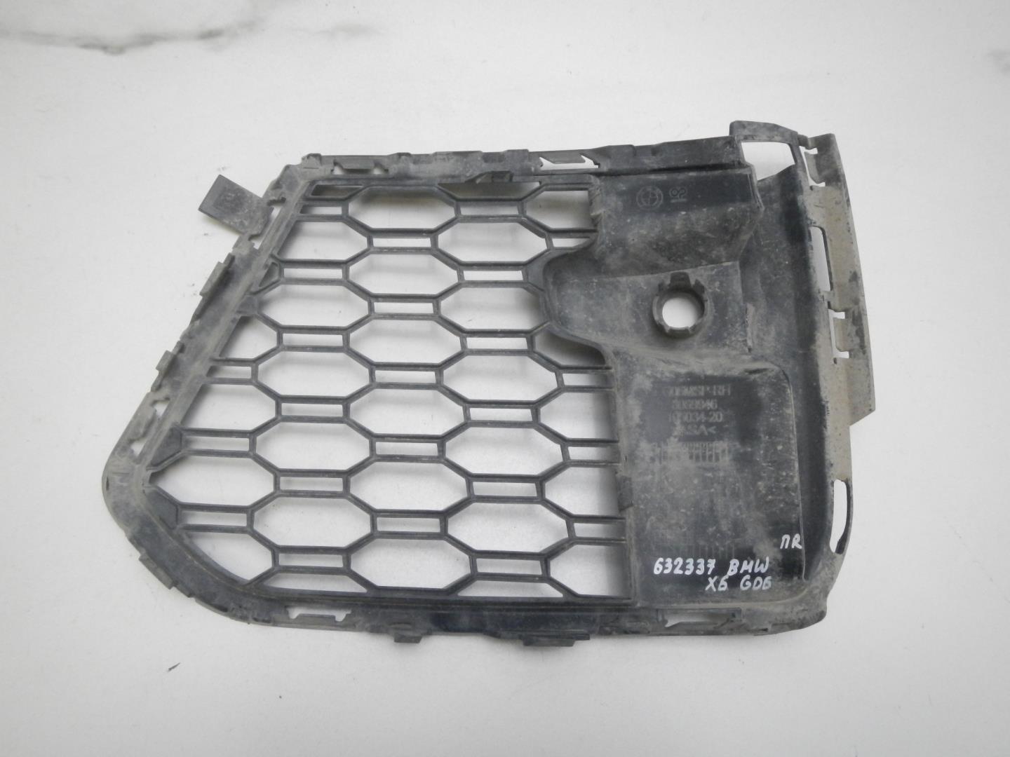 Решетка в бампер правая