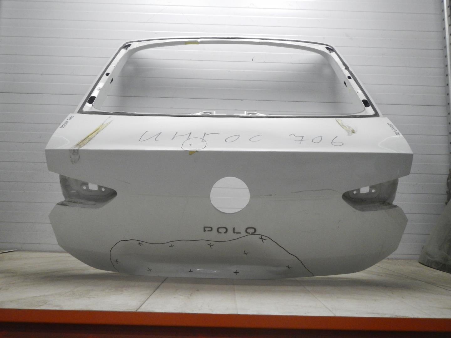 Дверь багажника